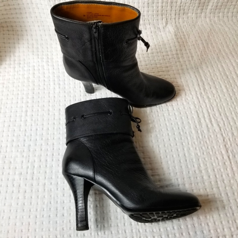 Sofft Ballena Leather Zip Heel Black Boot